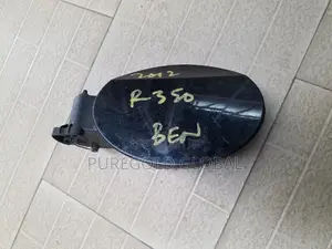Mercedes R350 Fuel Tank Cover