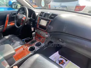 Toyota Highlander SE 2012 Black
