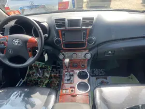 Toyota Highlander SE 2012 Black