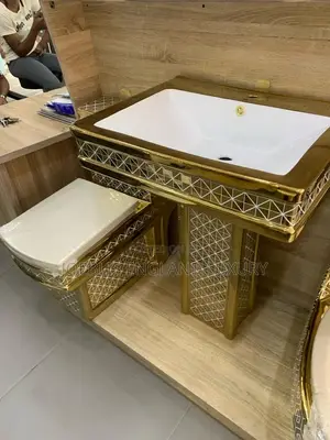 Big Executive WC Gold and White Square