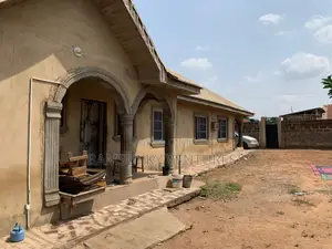 5bdrm Bungalow in Ibadan for sale
