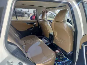Toyota RAV4 Limited 2021 White