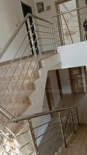 Staircase Pet 304 Handrails