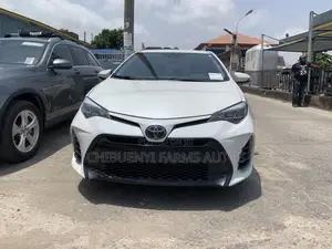 Toyota Corolla XSE (1.8L 4cyl 2A) 2018 White