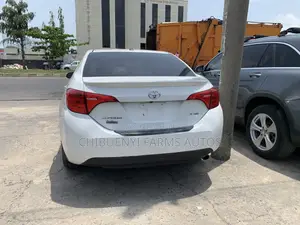 Toyota Corolla XSE (1.8L 4cyl 2A) 2018 White