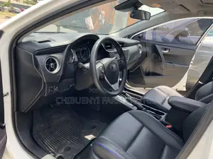 Toyota Corolla XSE (1.8L 4cyl 2A) 2018 White
