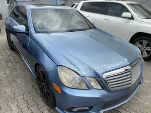 Mercedes-Benz E350 Base 4dr Sedan RWD (3.5L 6cyl 7A) 2010 Blue