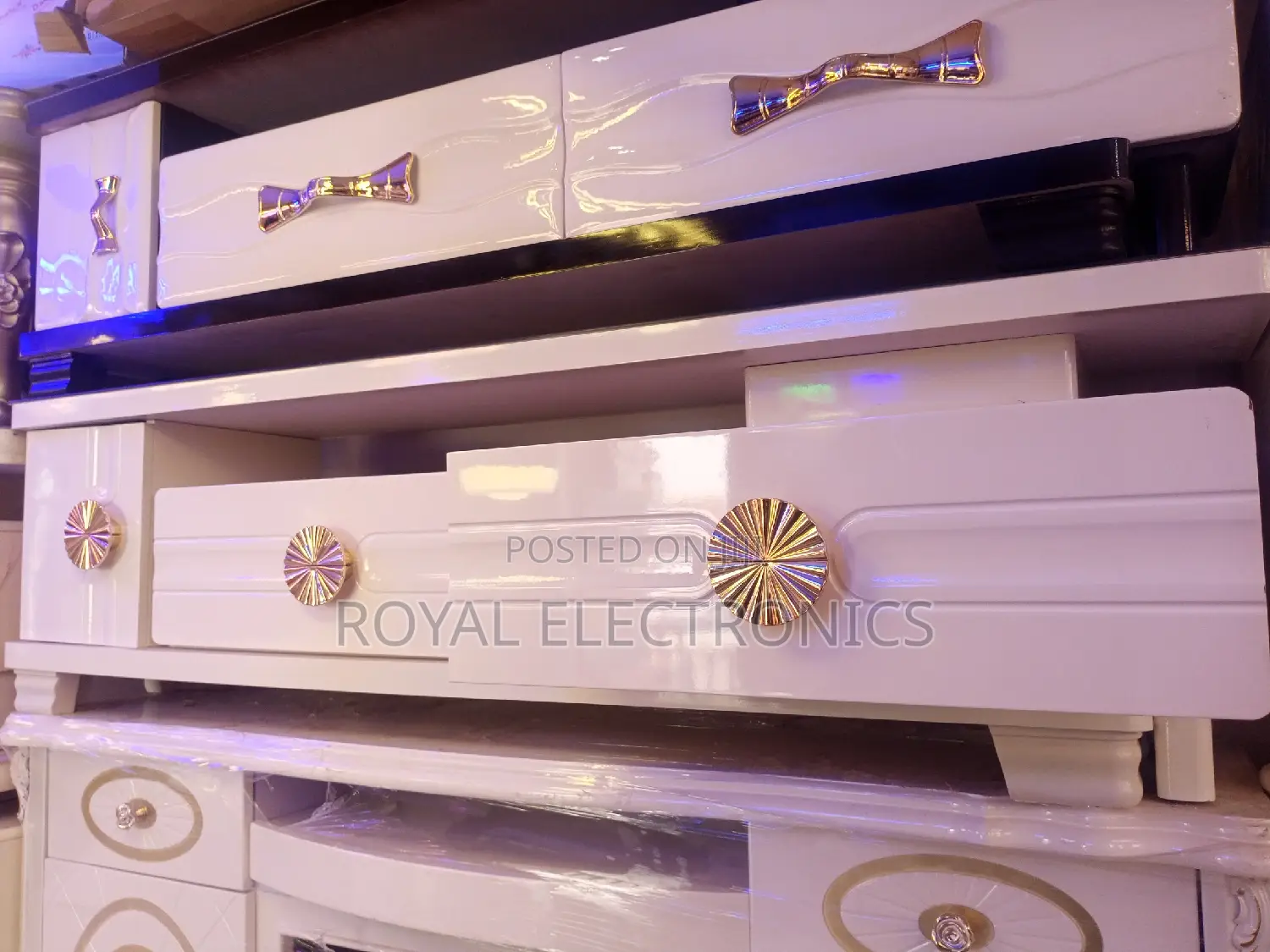 Newly Released Imported White TV Stand With Drawer