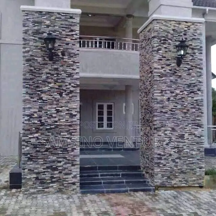 Paradiana Pillar and Wall Decor.