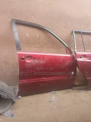 Rh Side Front Door Highlander 2005 Model