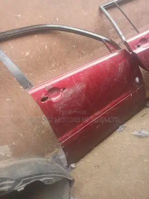 Rh Side Front Door Highlander 2005 Model