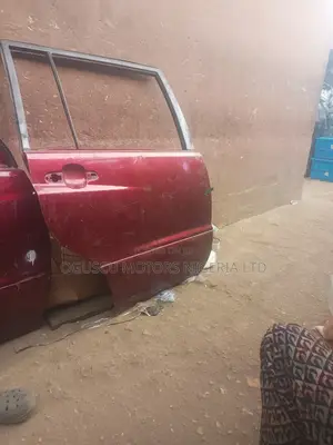 Rh Side Back Door Highlander 2005 Model