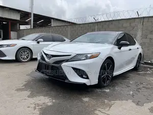 Toyota Camry XSE V6 (3.5L V6 8A) 2019 White