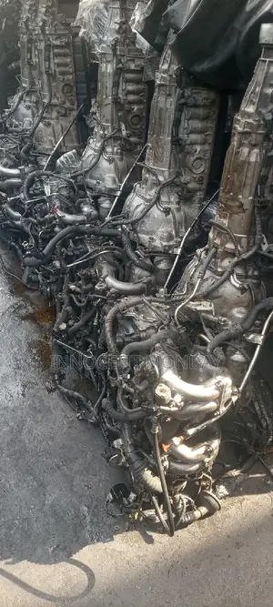 Toyota Hiace Bus 2tr Engine and Transmission.