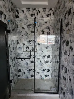 Shower Glass Fixed With Black