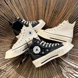 Converse Chuck 70 De Luxe Spuared Foundation Sneakers