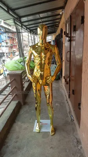 Faceless Gold Male Mannequin For Fashion Homes