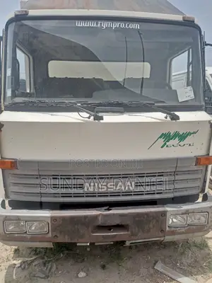 Nissan Container Body Tokunbo 2004 White