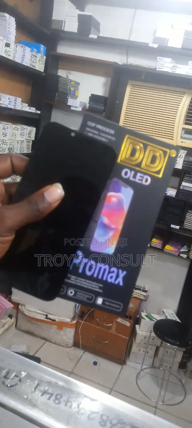 15 Pro Max Screen
