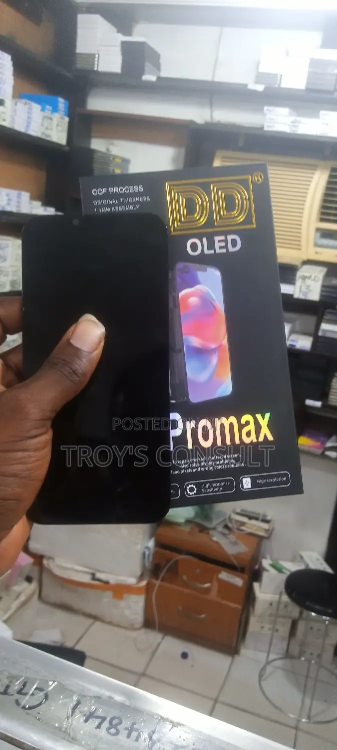 15 Pro Max Screen