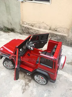 12volts G Wagon Benz.