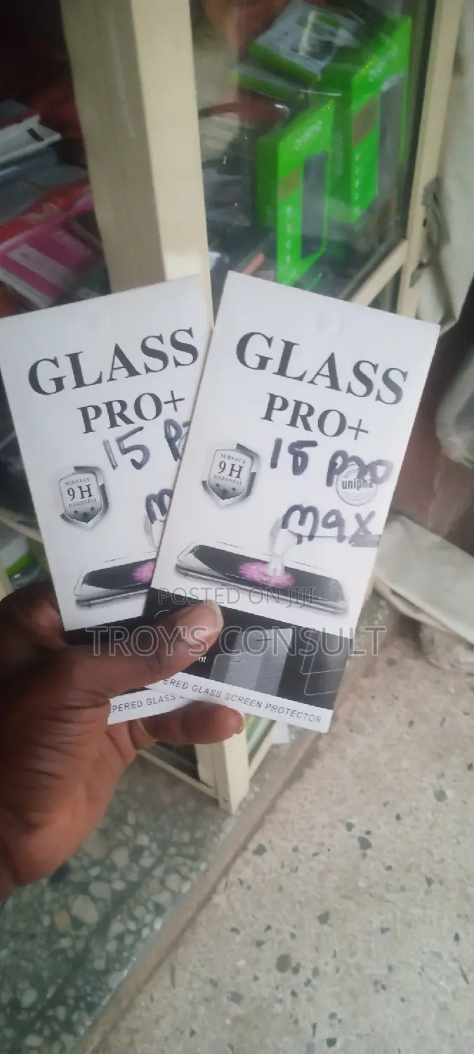 15 Pro Max Privacy Screen Protector