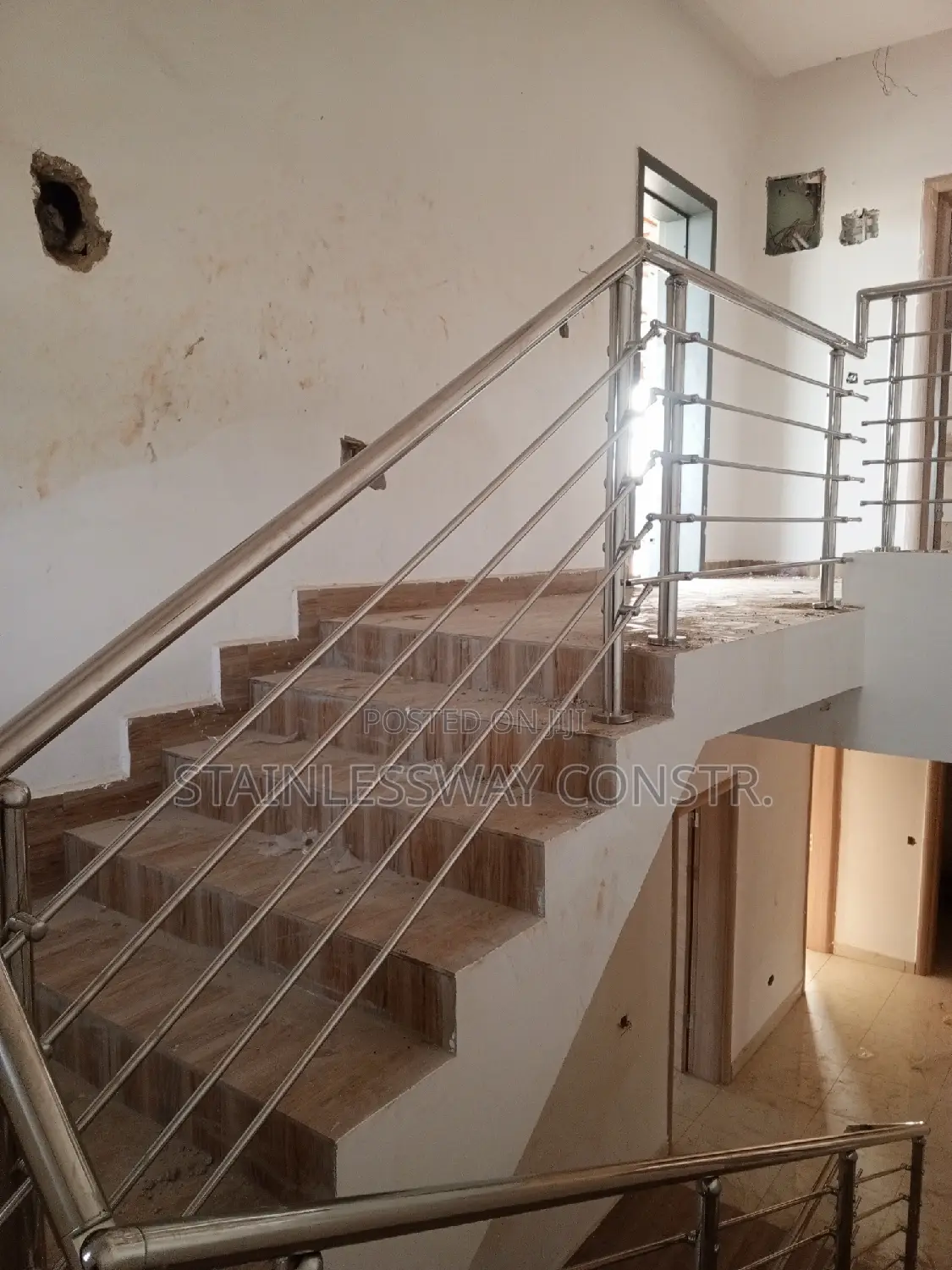5-Lining Staircase Railing 