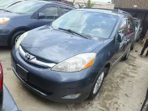Toyota Sienna Limited 7 Passenger 2010 Gray