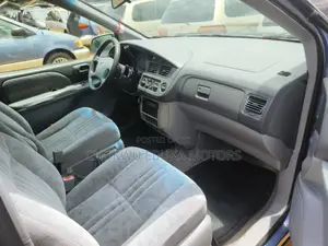 Toyota Sienna LE 2002 Blue