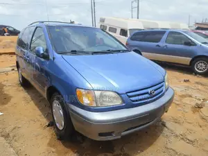 Toyota Sienna LE 2002 Blue