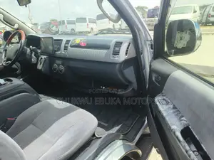 Toyota HiAce 2013 Silver