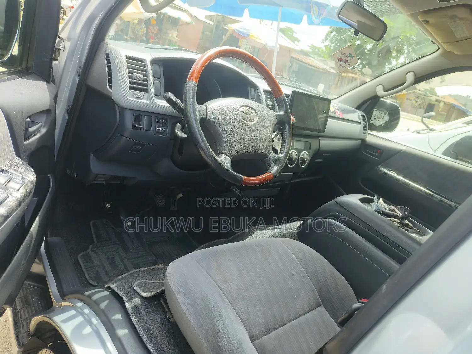 Toyota HiAce 2013 Silver