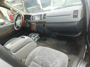 Toyota HiAce 2013 Silver