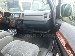 Toyota HiAce 2013 Silver