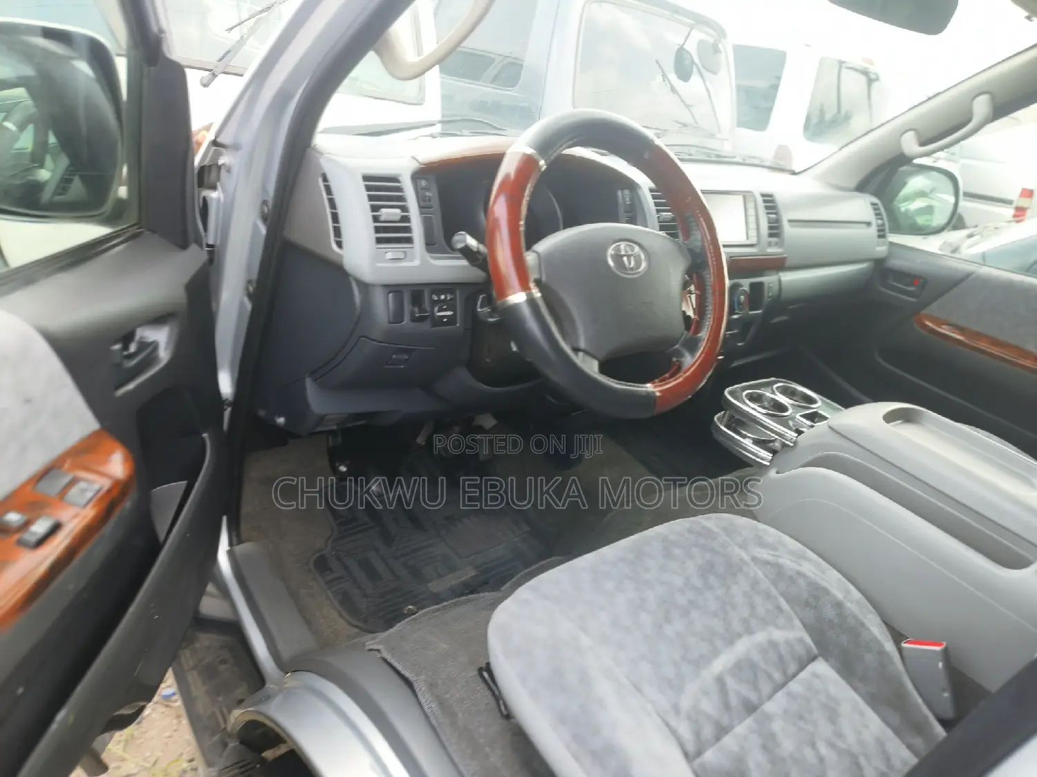 Toyota HiAce 2013 Silver