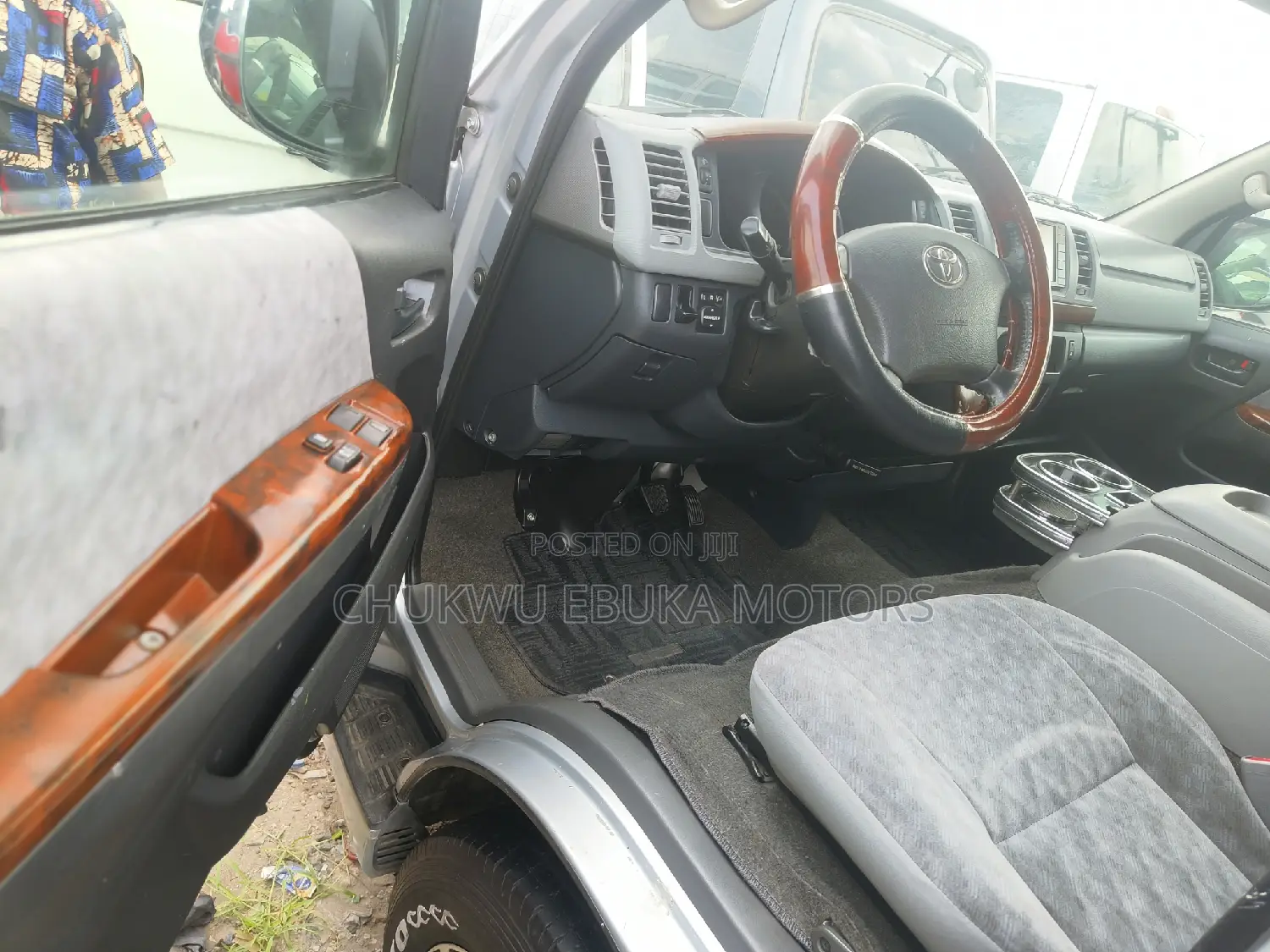 Toyota HiAce 2013 Silver