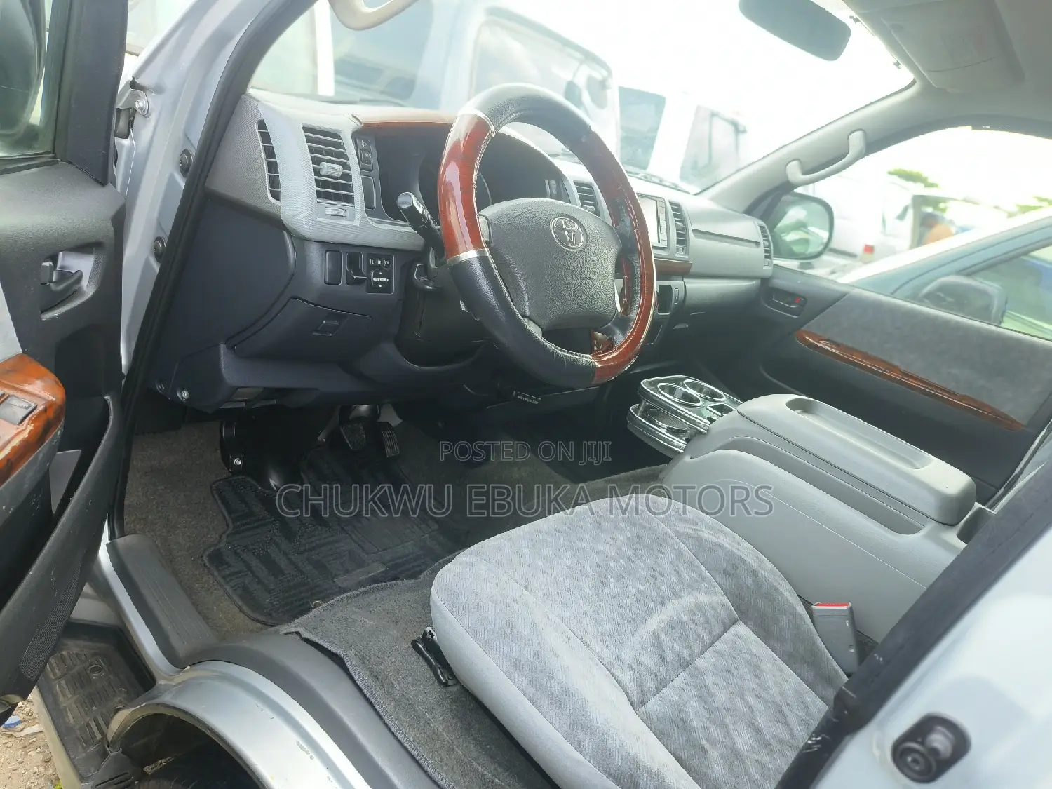 Toyota HiAce 2013 Silver
