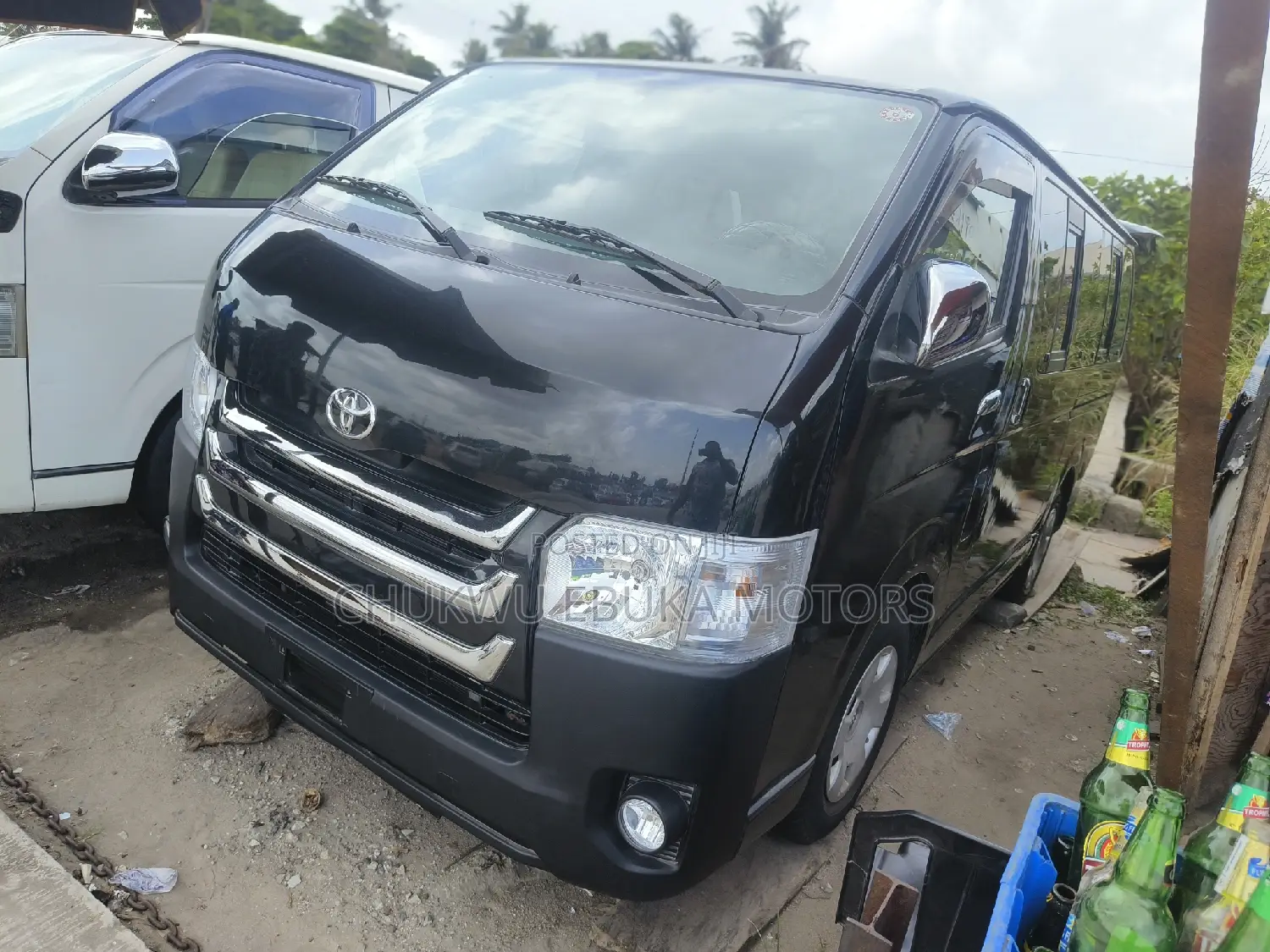 Toyota HiAce 2013 Black