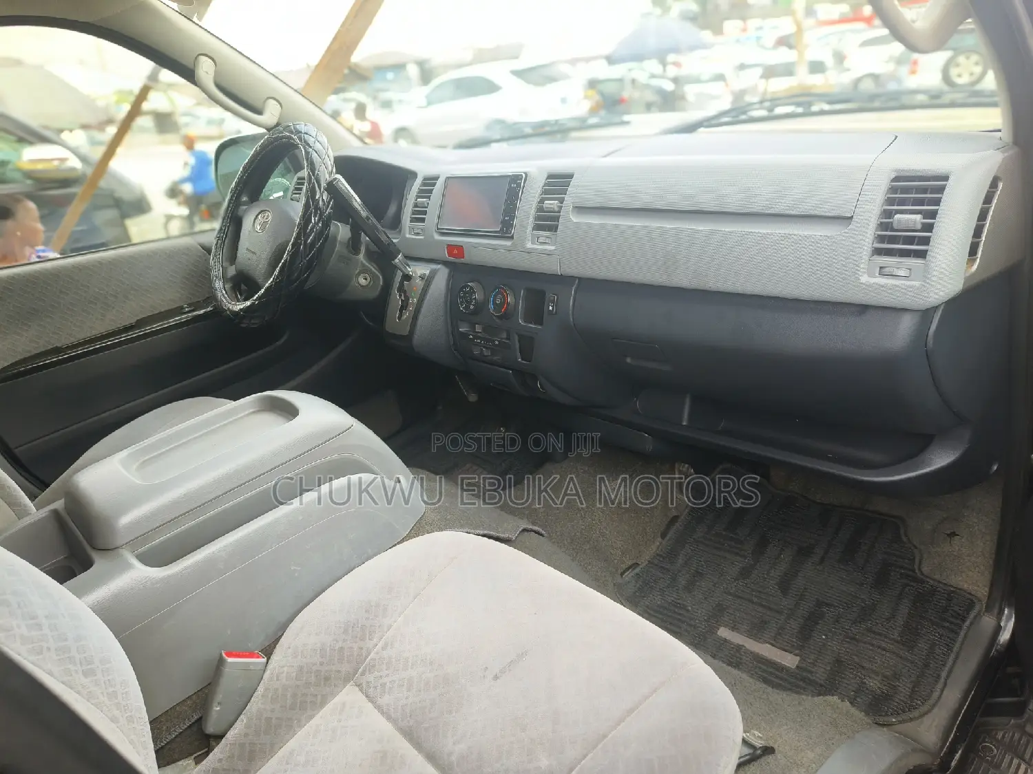 Toyota HiAce 2013 Black