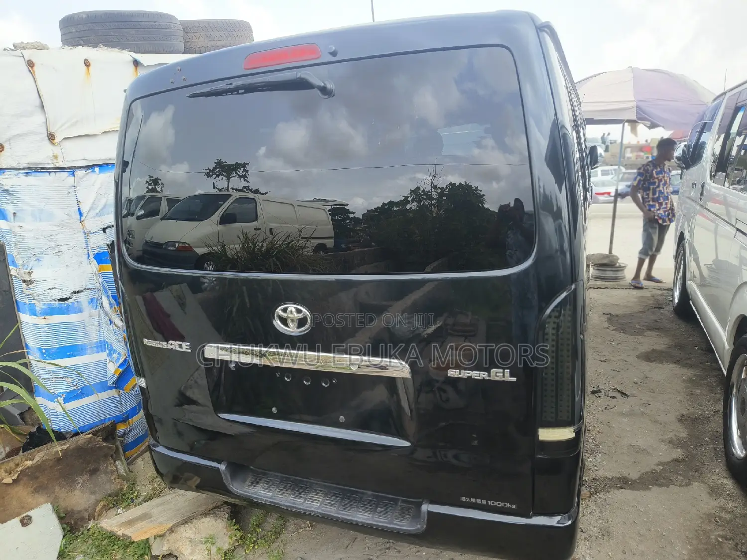 Toyota HiAce 2013 Black