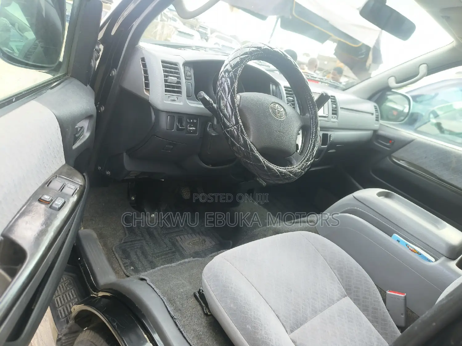 Toyota HiAce 2013 Black