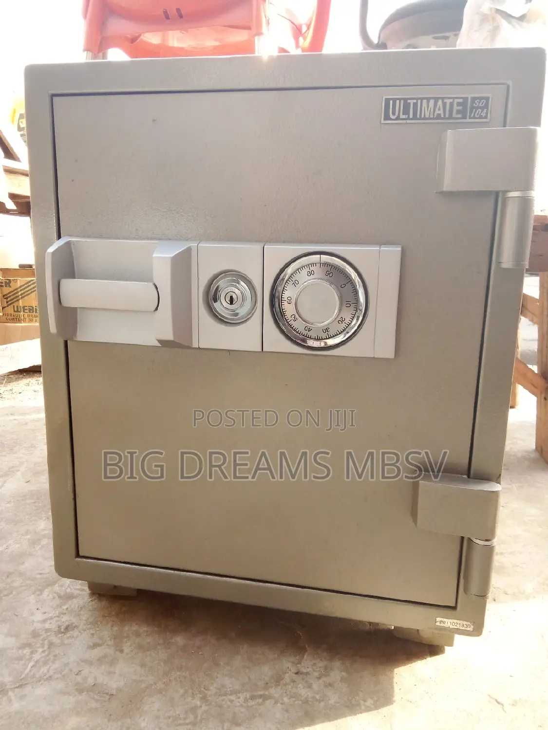 R Manual Ult Fireproof Safe (104b)