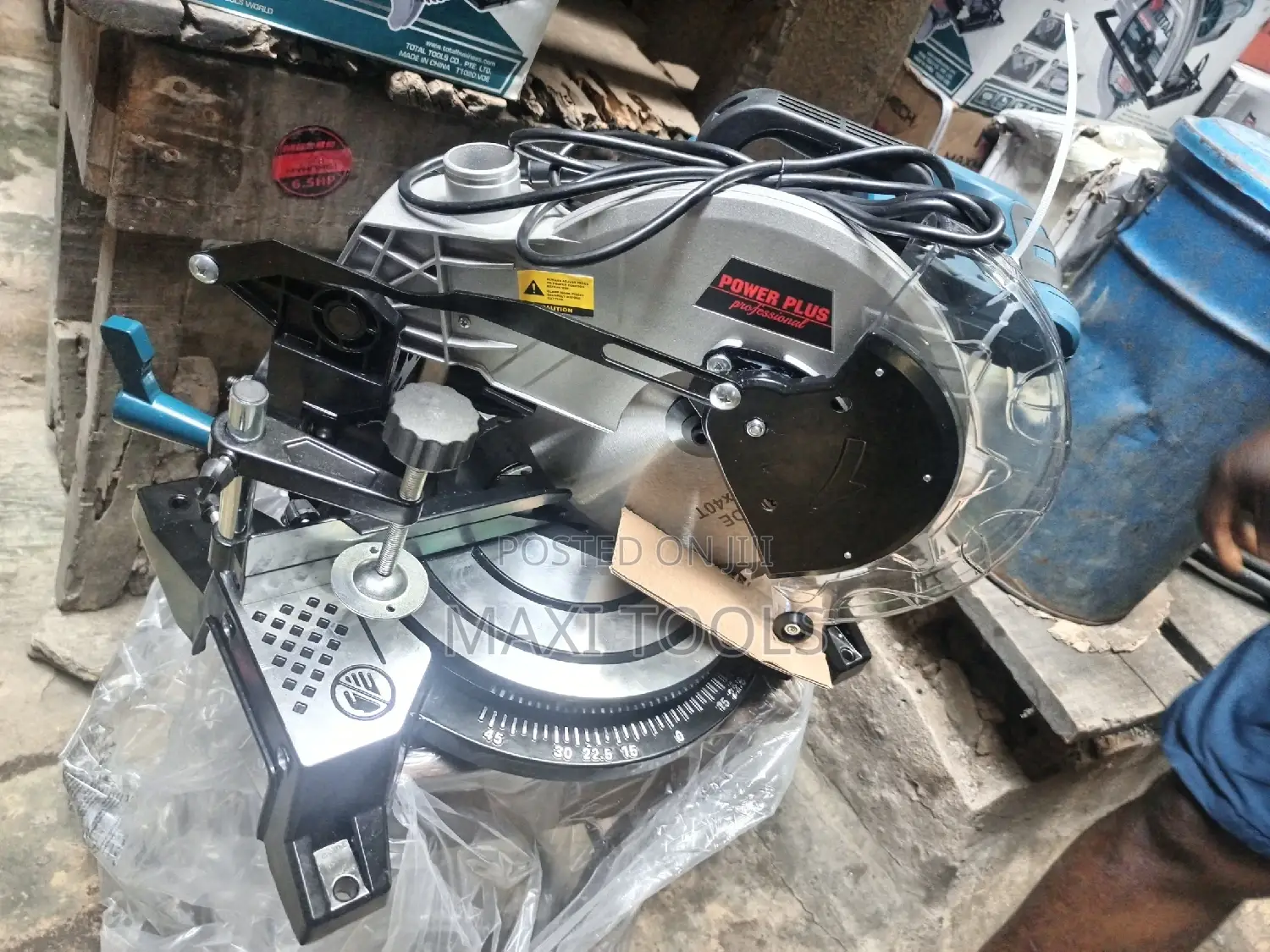 Power Plus Miter Saw Cutting Machine