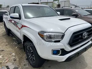 Toyota Tacoma 2021 White