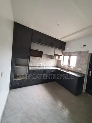 4bdrm Townhouse/Terrace in Private, Life Camp for sale