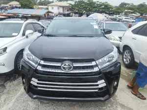 Toyota Highlander XLE 4x4 V6 (3.5L 6cyl 8A) 2018 Black