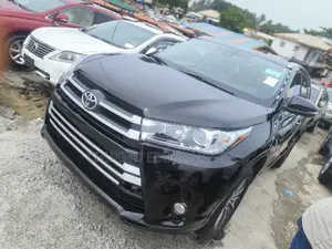 Toyota Highlander XLE 4x4 V6 (3.5L 6cyl 8A) 2018 Black
