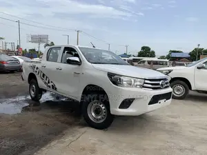 Toyota Hilux SR 4x4 2016 White