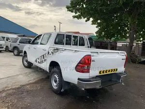 Toyota Hilux SR 4x4 2016 White