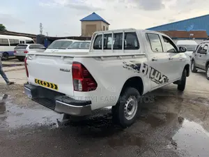 Toyota Hilux SR 4x4 2016 White